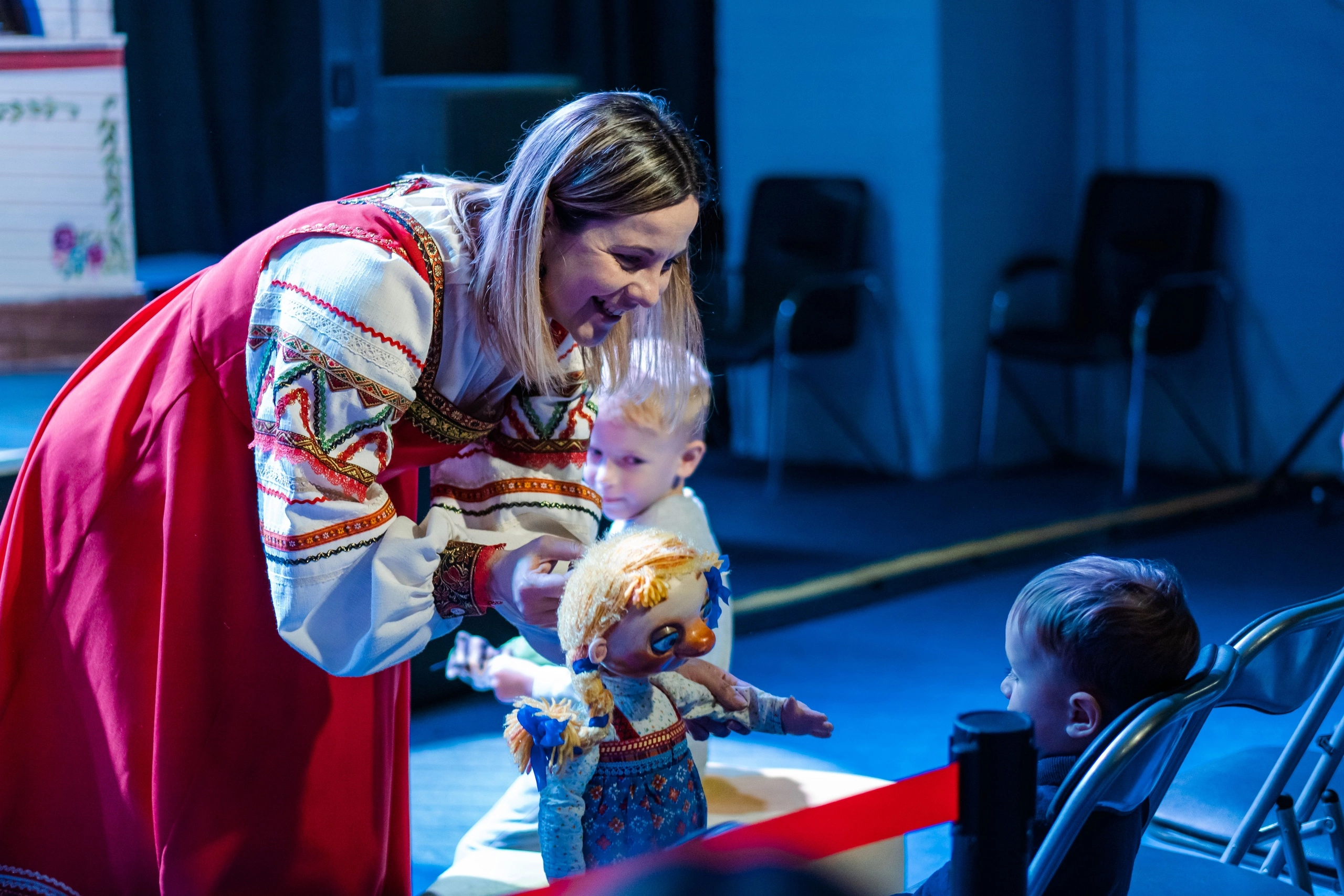 Гуси-лебеди — сцена